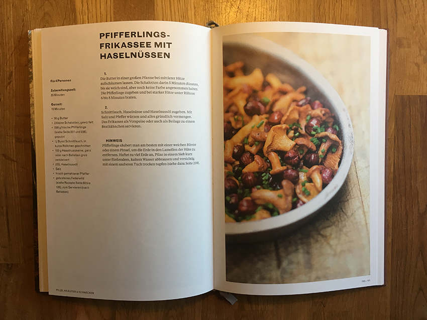 Pfifferlings-Frikassee mit Haselnüssen