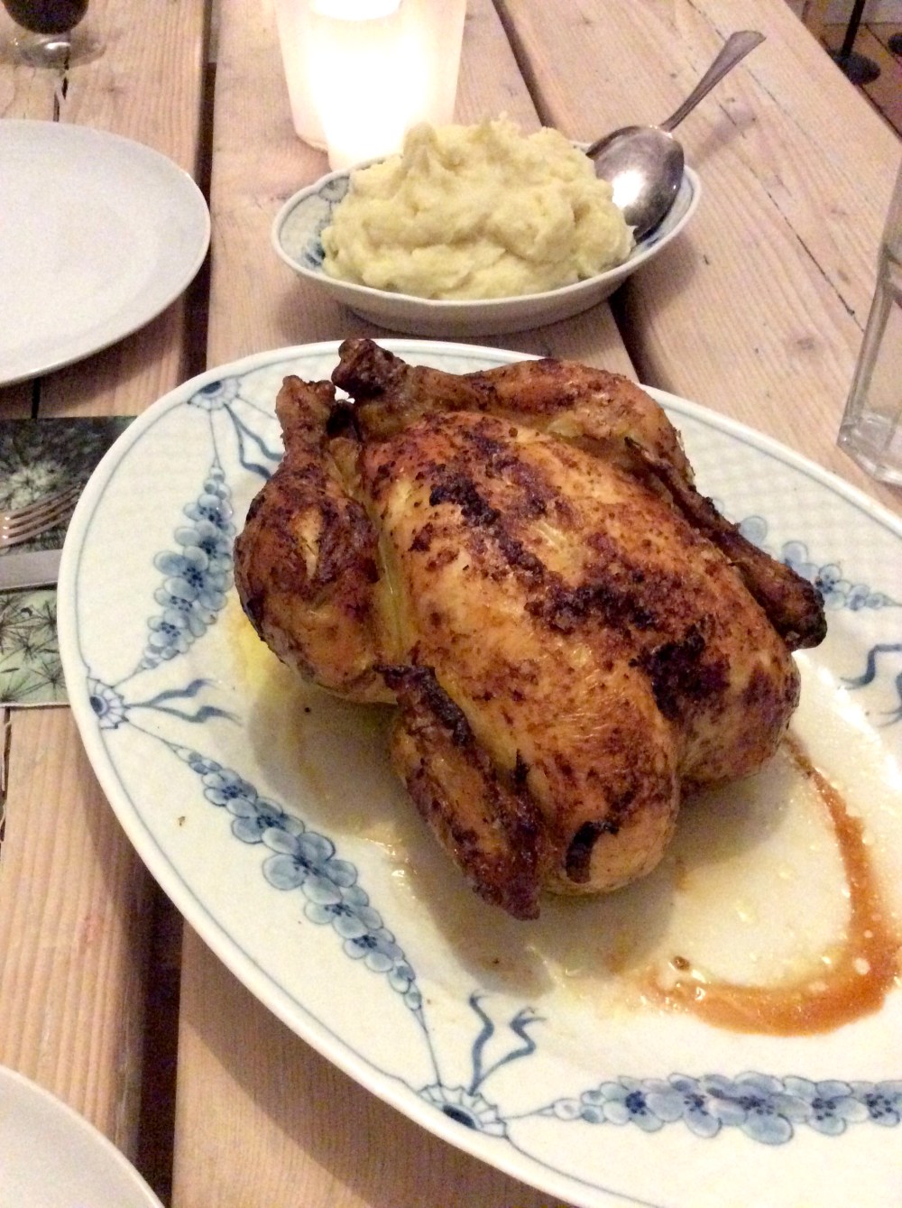 06 Huhn -- auf dem Tisch