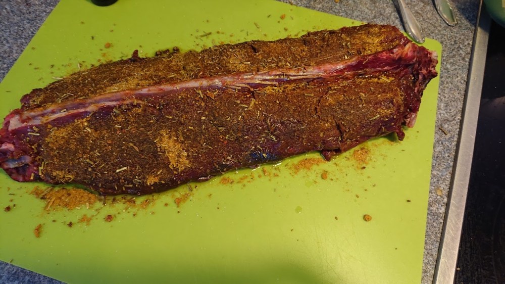 Rehrücken auf dem Knochen gegrillt – KRAUTJUNKER Rehrücken auf dem Knochen gegrillt – KRAUTJUNKER