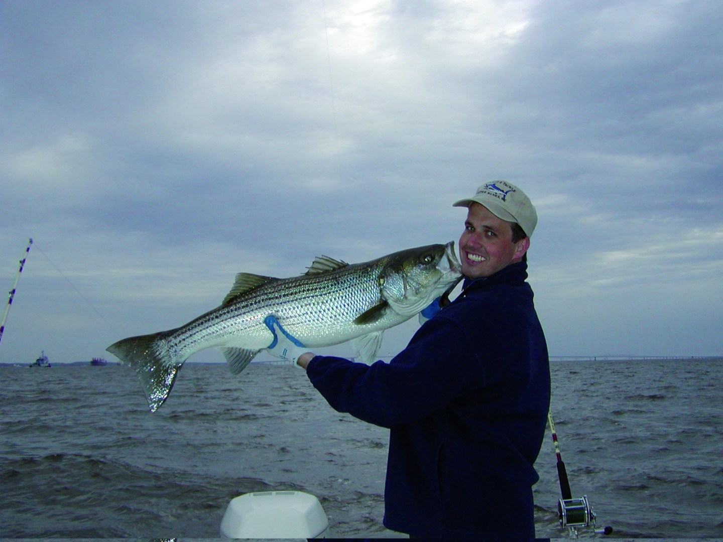 Ein Mann, ein Fisch: Angler und ihre Beute – KRAUTJUNKER